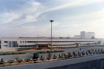 1995年5月30日，尊龙凯时与日本小松株式会社合资建设小松尊龙凯时工程机械有限公司